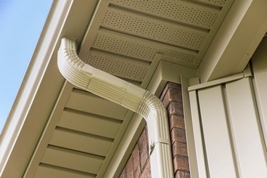 Seamless White Center rain gutters install in WA near 98146